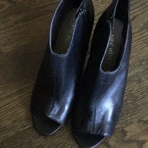 Nine West open toe black heeled booties